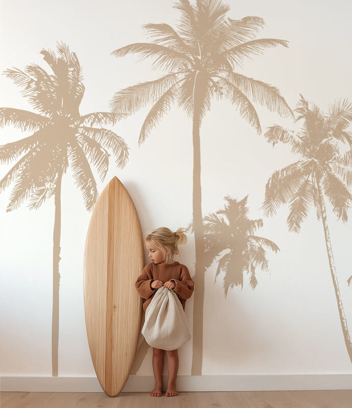 Beige behang met palmboomschaduwen