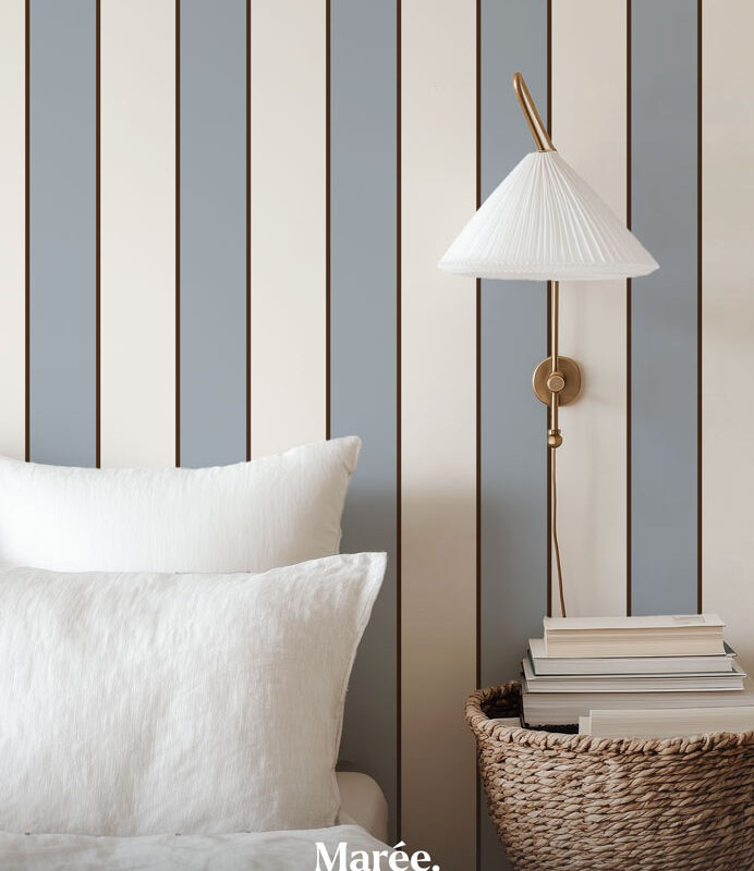 papier-peint-rayures-bleu-chambre